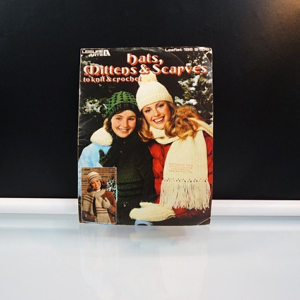 Vintage Knit Crochet Pattern Booklet 186 Hats Mittens Scarves 1981 Leisure Arts